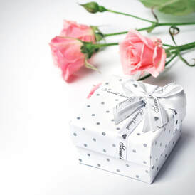 gift box with pink roses